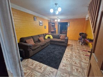 Espaciosa y Acogedora Casa en Excelente Ubicación