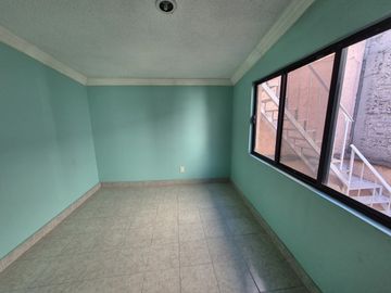 Casa en venta en Valle de Aragón 3ra Secc., Ecatepec, Estado de México.
