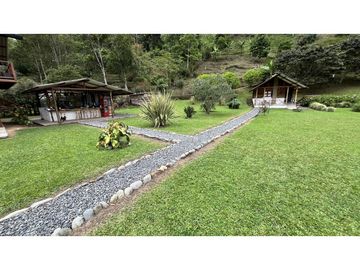 VENTA DE FINCA-HOTEL EN SALENTO, QUINDO, COLOMBIA