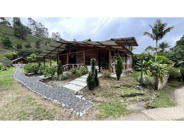 VENTA DE FINCA-HOTEL EN SALENTO, QUINDO, COLOMBIA