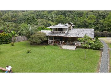 VENTA DE FINCA-HOTEL EN SALENTO, QUINDO, COLOMBIA