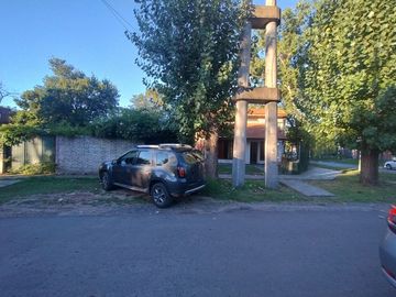 Casas con terreno en City Bell esquina apto comercial avenida