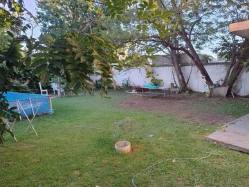Casas con terreno en City Bell esquina apto comercial avenida