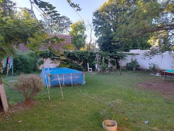 Casas con terreno en City Bell esquina apto comercial avenida