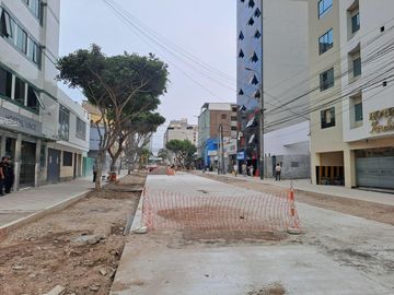 Venta y/o Alquiler De Local Comercial En Lince