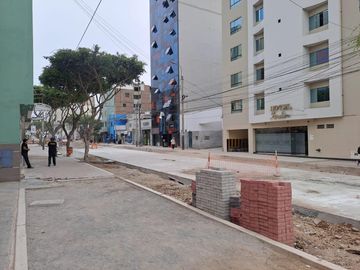 Venta y/o Alquiler De Local Comercial En Lince