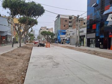 Venta y/o Alquiler De Local Comercial En Lince