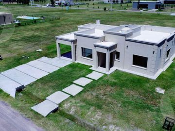 Casa en venta - Barrio Fincas de San Vicente Sporting