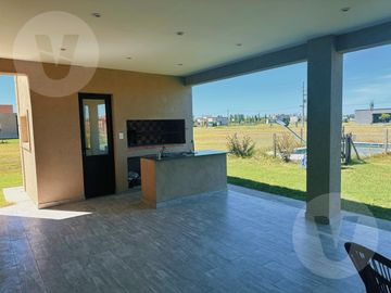 Casa en venta - Barrio Fincas de San Vicente Sporting