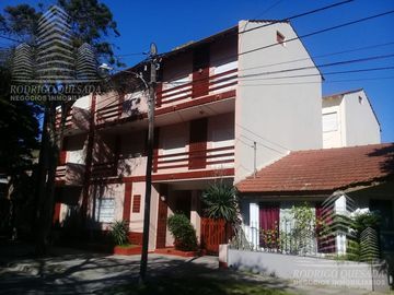Excelente departamento de dos ambientes tipo duplex c/ cochera!!!