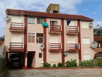 Excelente departamento de dos ambientes tipo duplex c/ cochera!!!