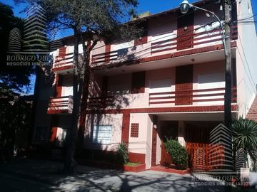 Excelente departamento de dos ambientes tipo duplex c/ cochera!!!