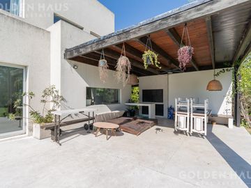 Casa Moderna en Venta con Doble Bosque en Los Castores - Nordelta