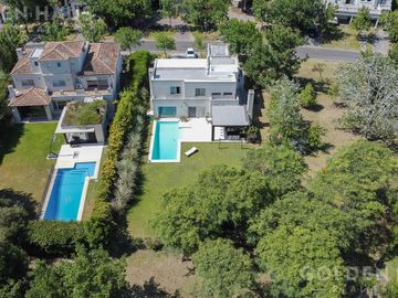 Casa Moderna en Venta con Doble Bosque en Los Castores - Nordelta