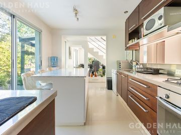 Casa Moderna en Venta con Doble Bosque en Los Castores - Nordelta