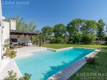 Casa Moderna en Venta con Doble Bosque en Los Castores - Nordelta