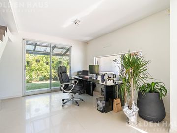 Casa Moderna en Venta con Doble Bosque en Los Castores - Nordelta