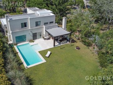 Casa Moderna en Venta con Doble Bosque en Los Castores - Nordelta