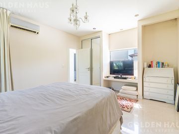 Casa Moderna en Venta con Doble Bosque en Los Castores - Nordelta