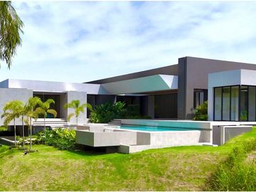 Con una arquitectura contemporánea y un paisajismo espectacular