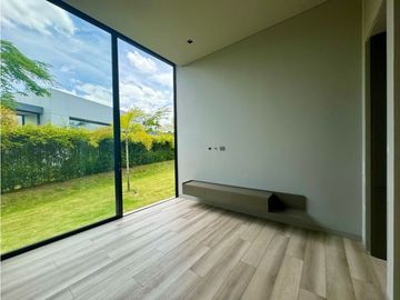Con una arquitectura contemporánea y un paisajismo espectacular