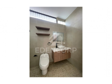Casa en Cdla. Simón Bolívar con dos departamentos independientes