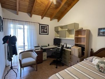 LUMINOSA CASA EN VENTA EN BARRIO SOL TRAPICHE DE GODOY CRUZ