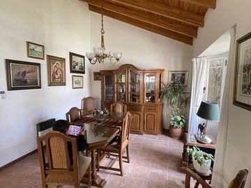 LUMINOSA CASA EN VENTA EN BARRIO SOL TRAPICHE DE GODOY CRUZ