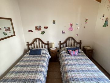LUMINOSA CASA EN VENTA EN BARRIO SOL TRAPICHE DE GODOY CRUZ
