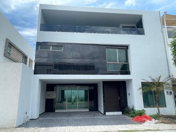 Casa en  venta con 4 recamaras en Lomas de Angelopolis Parque Zacatecas
