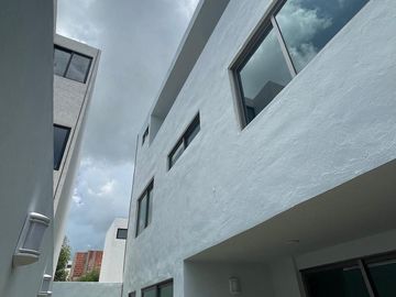 Casa en  venta con 4 recamaras en Lomas de Angelopolis Parque Zacatecas
