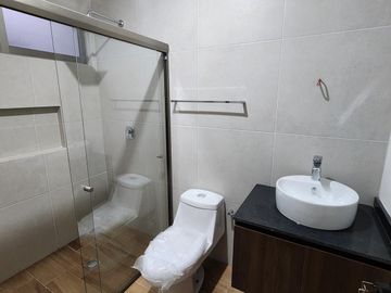 Casa Venta en Cañadas Tres Marías áreas verdes, Lago, Canchas Multideportivas