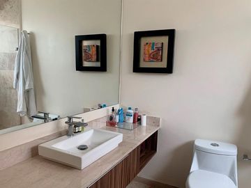 Casa en  venta en Zavaleta con 4 recamaras