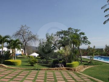 Casa uso de suelo en venta en Pueblo Tetecalita