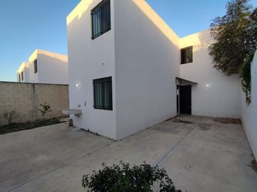 Casa en renta en avenida, Frac. Las Americas, Merida, Yucatan