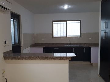 Casa en renta en avenida, Frac. Las Americas, Merida, Yucatan