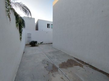 Casa en renta en avenida, Frac. Las Americas, Merida, Yucatan
