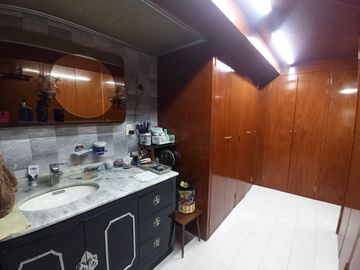 CASA EN VENTA, 4 NIVELES LOMAS DE VALLE DORADO