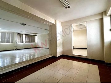 En venta casa de 400m2 de terreno en Arboledas, a una cuadra del boulevard.