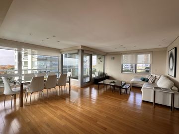 Venta 3 Ambientes en Le Pac Puerto Madero - Vista al Rio - Cochera y Baulera