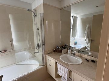 Venta 3 Ambientes en Le Pac Puerto Madero - Vista al Rio - Cochera y Baulera