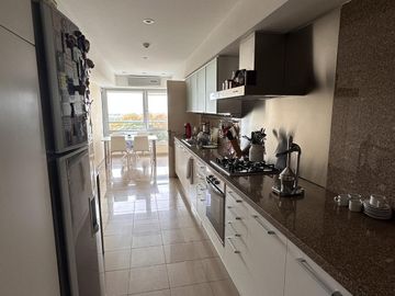 Venta 3 Ambientes en Le Pac Puerto Madero - Vista al Rio - Cochera y Baulera