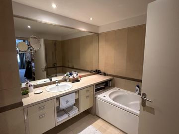 Venta 3 Ambientes en Le Pac Puerto Madero - Vista al Rio - Cochera y Baulera