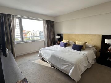 Venta 3 Ambientes en Le Pac Puerto Madero - Vista al Rio - Cochera y Baulera