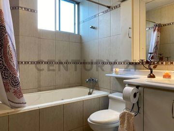 Hermoso departamento dúplex de venta en Cumbayá