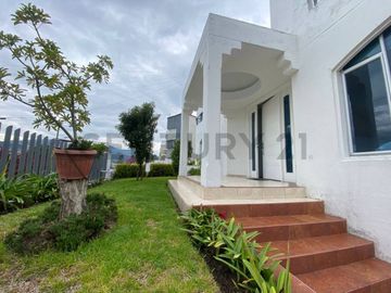 Hermoso departamento dúplex de venta en Cumbayá