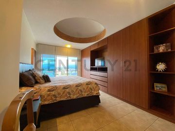 Hermoso departamento dúplex de venta en Cumbayá