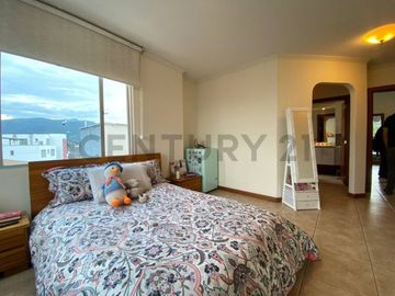 Hermoso departamento dúplex de venta en Cumbayá