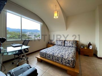 Hermoso departamento dúplex de venta en Cumbayá