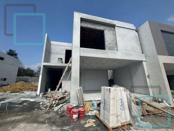 CASA EN VENTA GUAXUCO RESIDENCIAL ZONA CARRETERA NACIONAL SANTIAGO